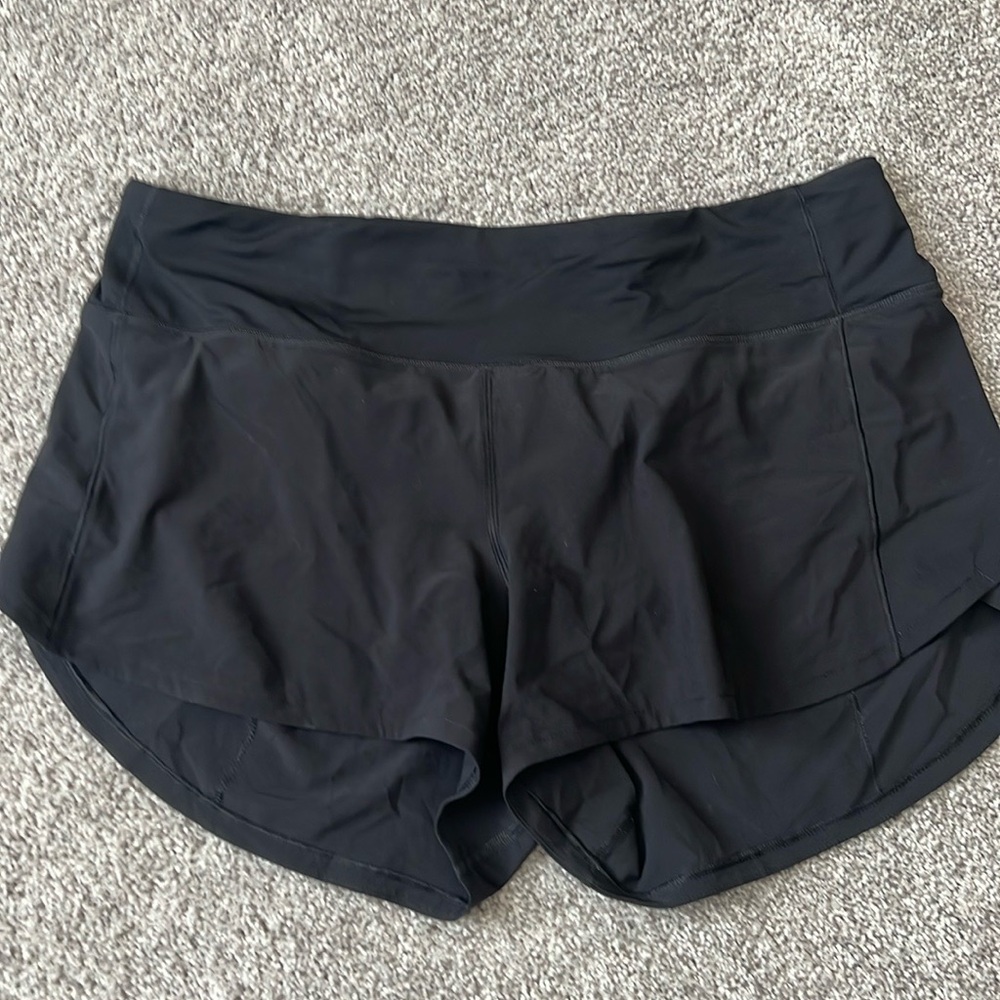 Preowned Lululemon black speed up shorts size 10